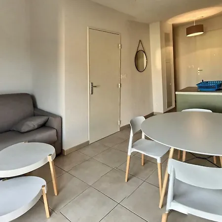 Dans Résidence Avec Piscine Valras-Plage