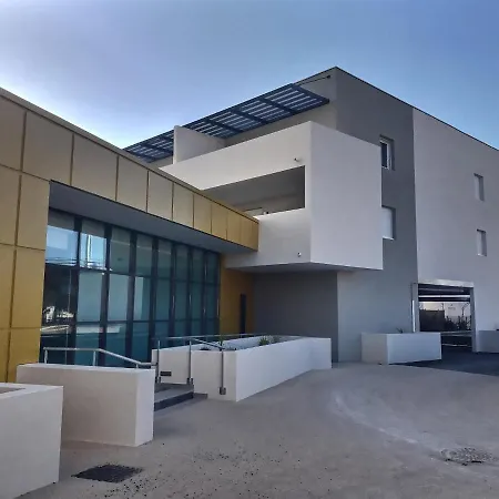 Villa Dans Résidence Avec Piscine *